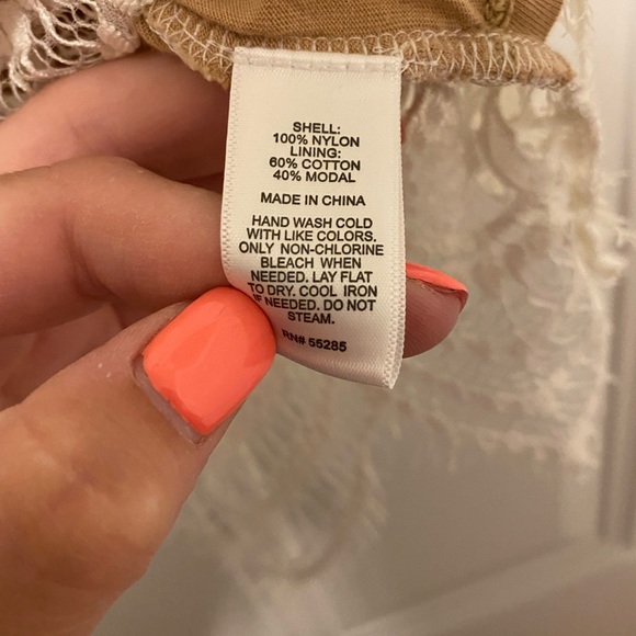 White lace shirt - Picture 4 of 5